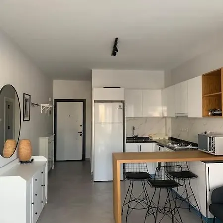 Helena в Caesar Blue Apartment Trikomo